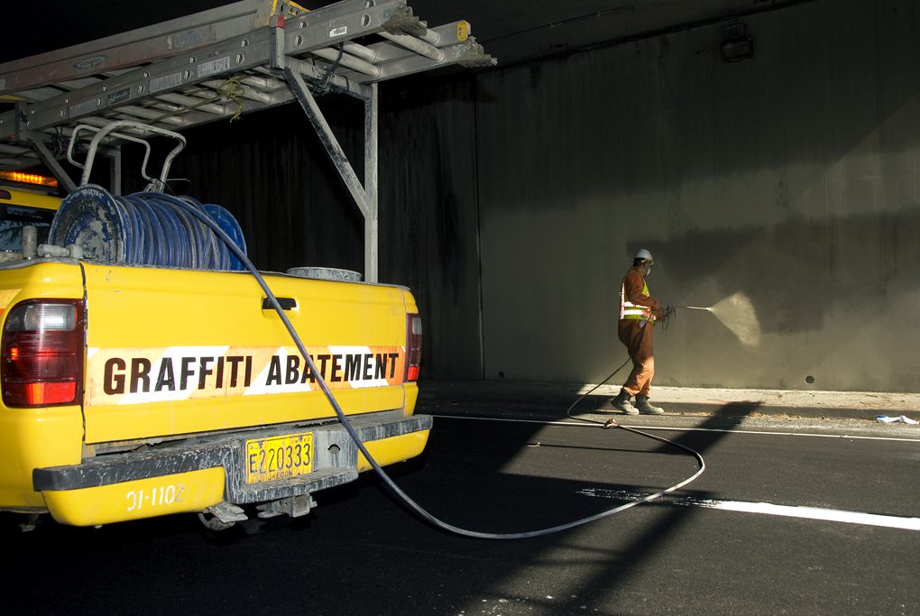 graffiti removal with pressure washing